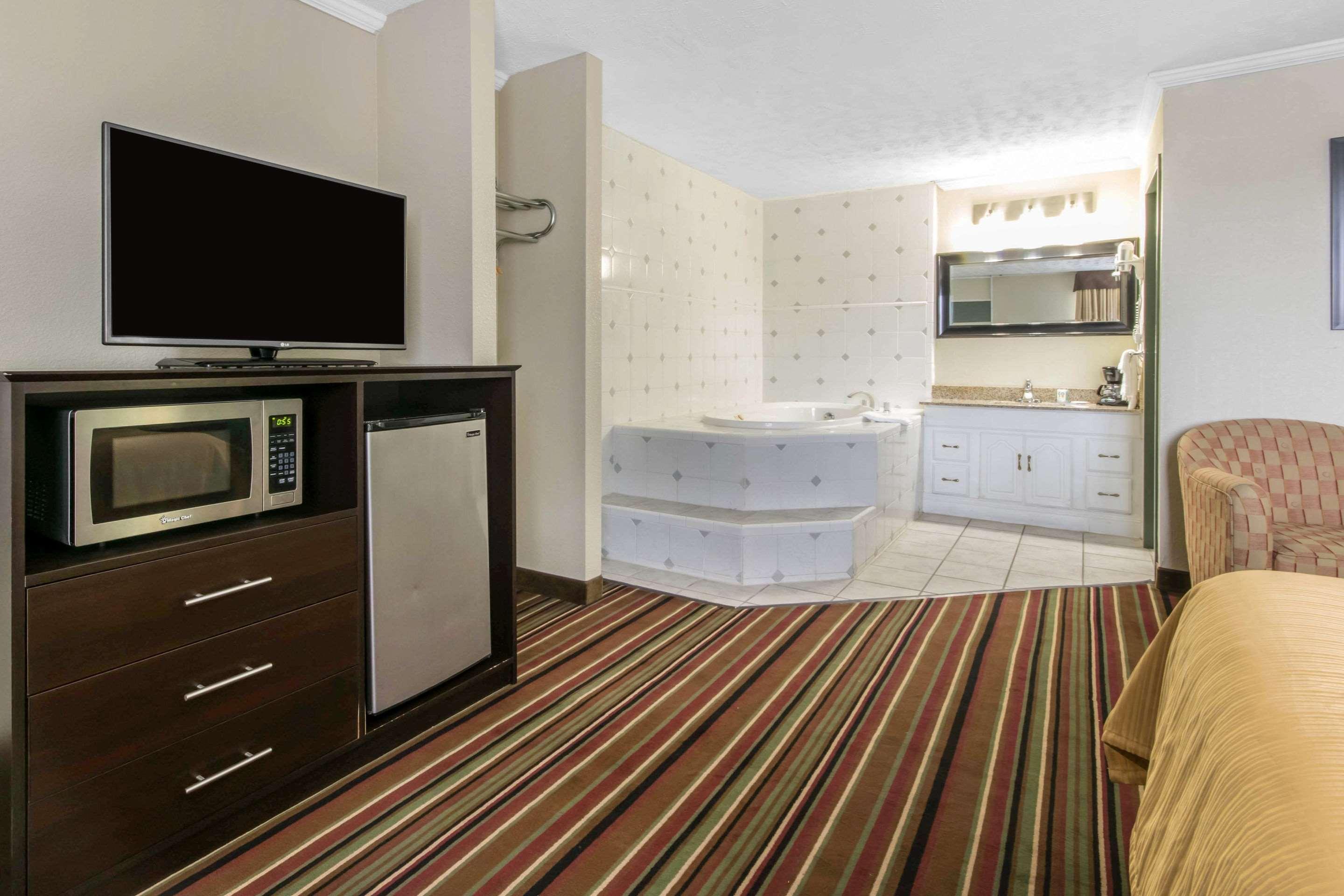 Quality Inn & Suites Horse Cave Esterno foto